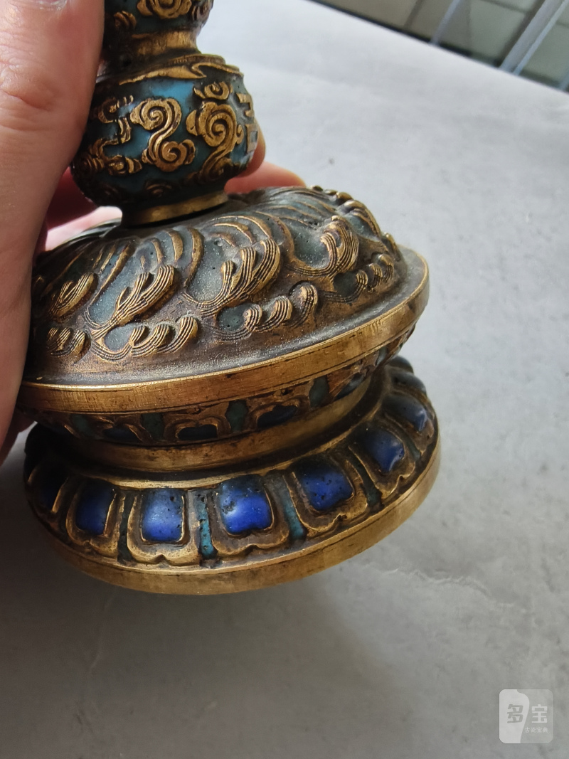 A Buddhist altar emblem made of fire-gilt copper with enamel decoration and lotus for incense sticks - 图6